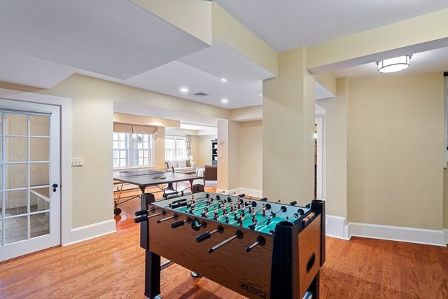 4 Dartmouth St, Winchester, MA 01890