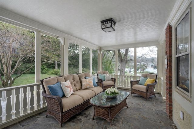 4 Dartmouth St, Winchester, MA 01890