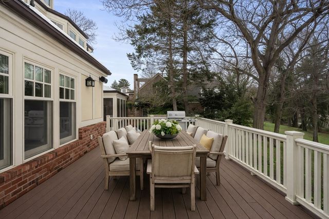 4 Dartmouth St, Winchester, MA 01890