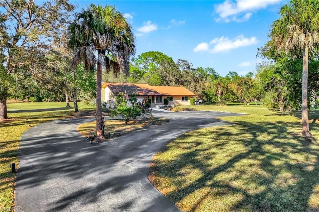 2805 Golden Gate BLVD W, Naples, FL 34120