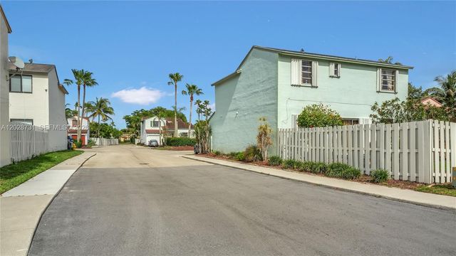 14000 Langley Pl, Davie, FL 33325