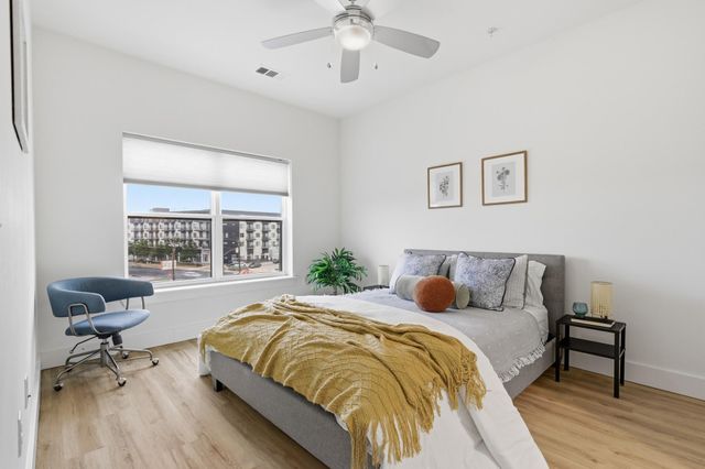 6444 Burnet RD 403, Austin, TX 78757