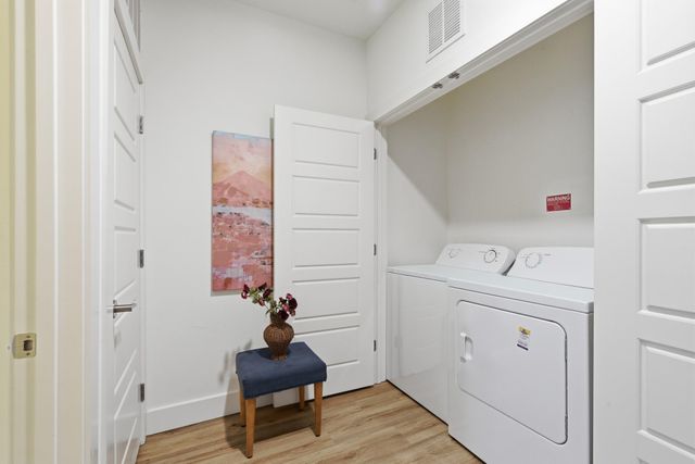 6444 Burnet RD 403, Austin, TX 78757