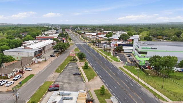 6444 Burnet RD 403, Austin, TX 78757