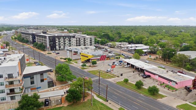 6444 Burnet RD 403, Austin, TX 78757