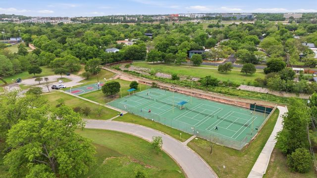 6444 Burnet RD 403, Austin, TX 78757