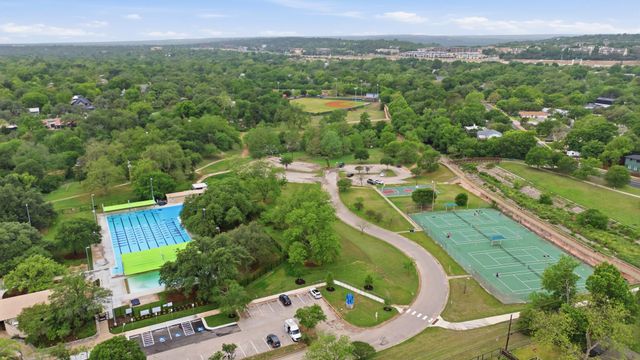 6444 Burnet RD 403, Austin, TX 78757