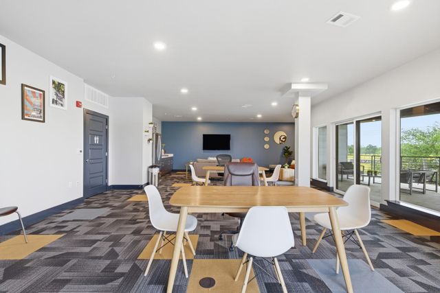 6444 Burnet RD 403, Austin, TX 78757