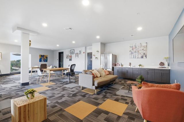 6444 Burnet RD 403, Austin, TX 78757