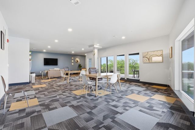 6444 Burnet RD 403, Austin, TX 78757