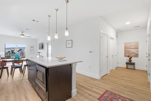 6444 Burnet RD 403, Austin, TX 78757