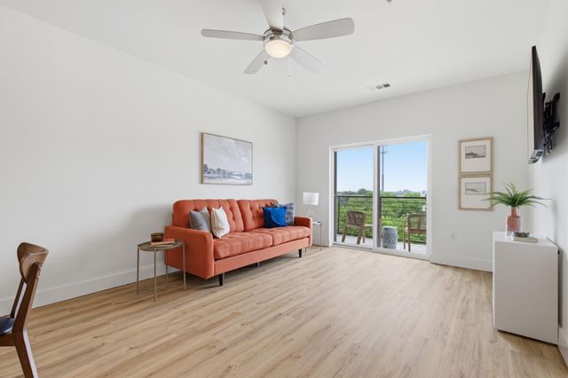 6444 Burnet RD 403, Austin, TX 78757