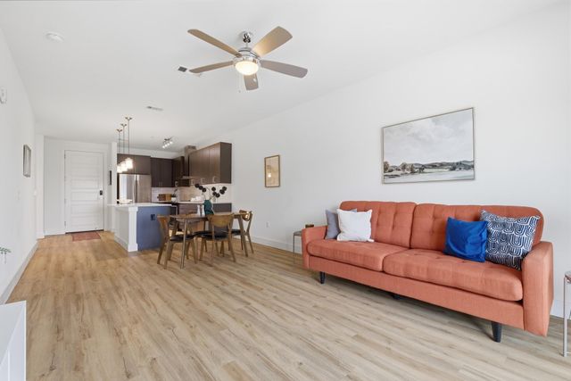 6444 Burnet RD 403, Austin, TX 78757