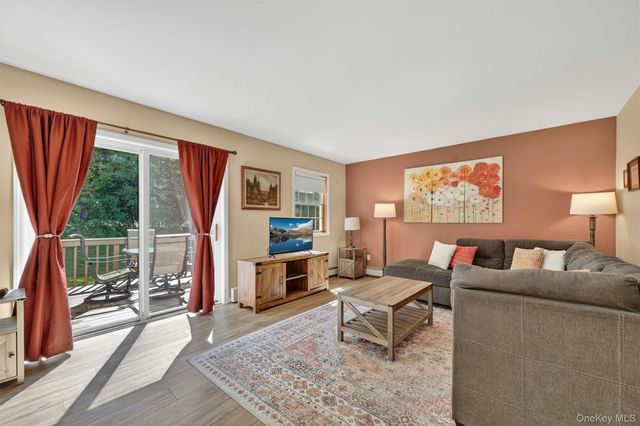 29 Purdys Lane, New Windsor, NY 12553