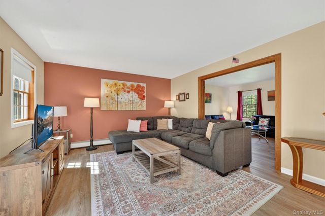 29 Purdys Lane, New Windsor, NY 12553