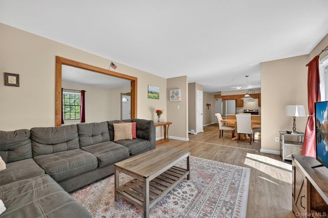 29 Purdys Lane, New Windsor, NY 12553