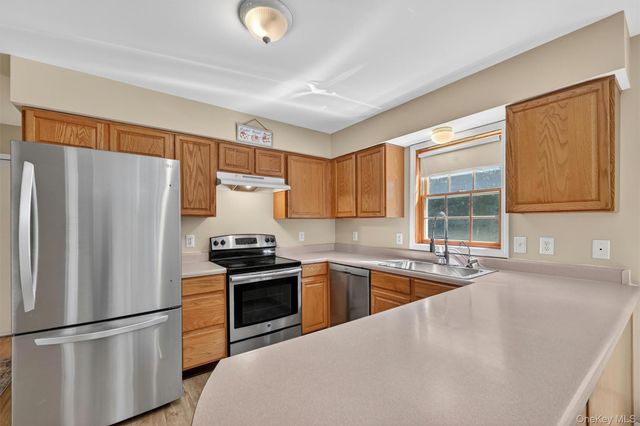 29 Purdys Lane, New Windsor, NY 12553