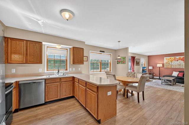29 Purdys Lane, New Windsor, NY 12553