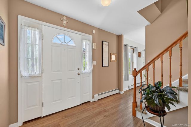 29 Purdys Lane, New Windsor, NY 12553