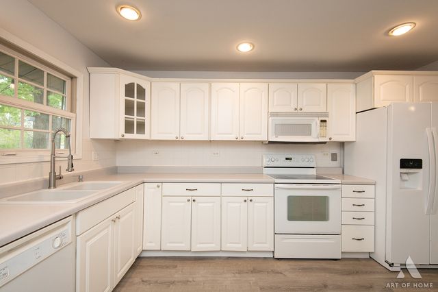 10231 Hawthorne Drive, Orland Park, IL 60462