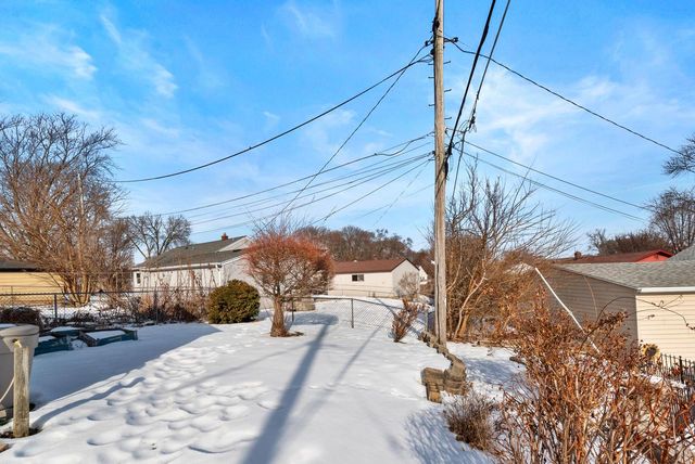 3756 E Waterford PLACE, Saint Francis, WI 53235