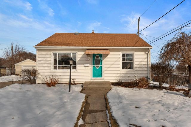 3756 E Waterford PLACE, Saint Francis, WI 53235