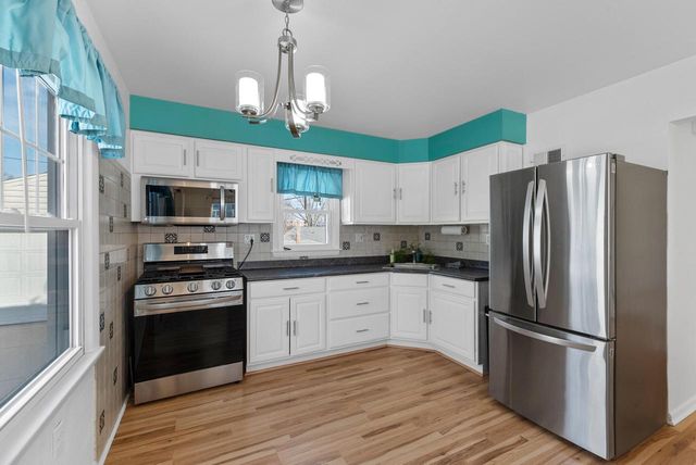 3756 E Waterford PLACE, Saint Francis, WI 53235