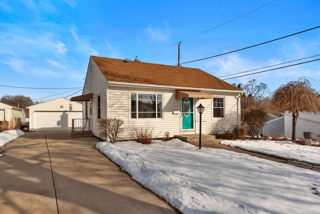 3756 E Waterford PLACE, Saint Francis, WI 53235