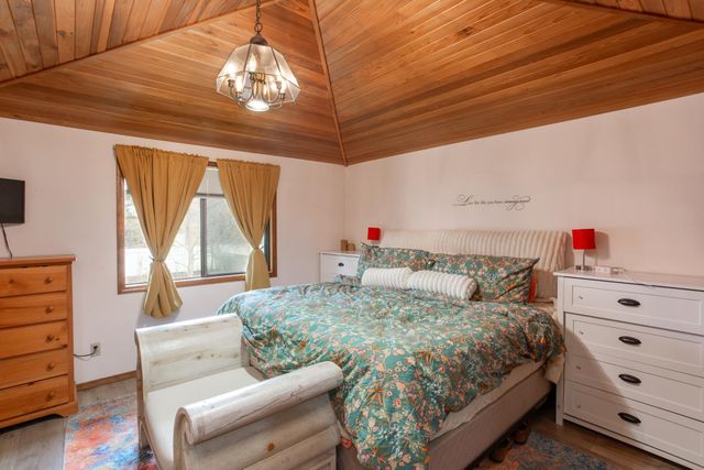 10620 N College Place Dr, Spokane, WA 99218