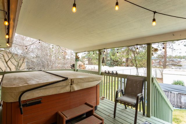 10620 N College Place Dr, Spokane, WA 99218