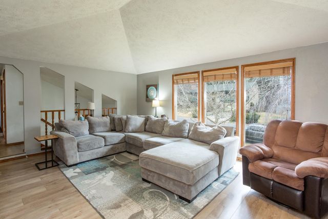 10620 N College Place Dr, Spokane, WA 99218