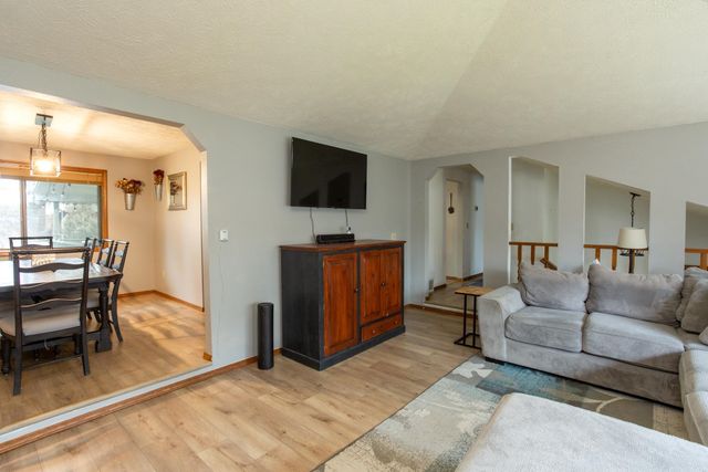 10620 N College Place Dr, Spokane, WA 99218