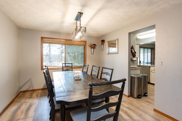 10620 N College Place Dr, Spokane, WA 99218