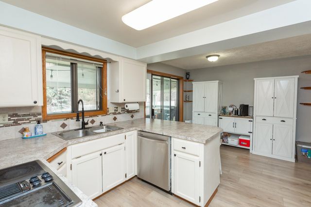 10620 N College Place Dr, Spokane, WA 99218