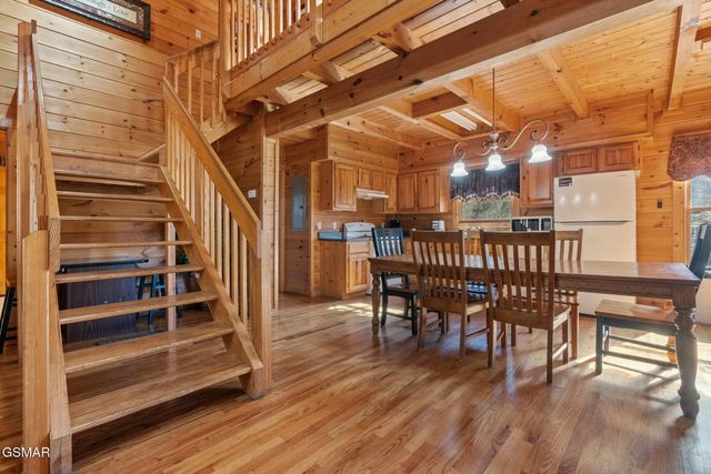 448 Silver Maple Lane, Gatlinburg, TN 37738