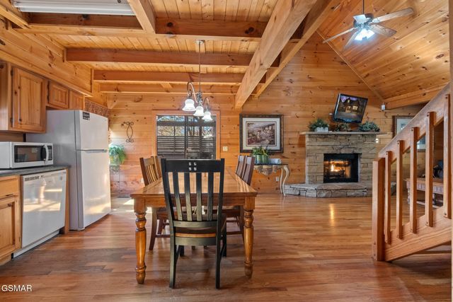 448 Silver Maple Lane, Gatlinburg, TN 37738