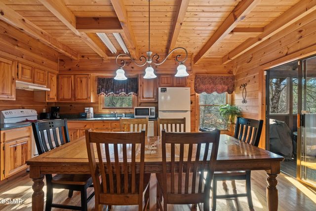 448 Silver Maple Lane, Gatlinburg, TN 37738