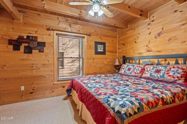 448 Silver Maple Lane, Gatlinburg, TN 37738