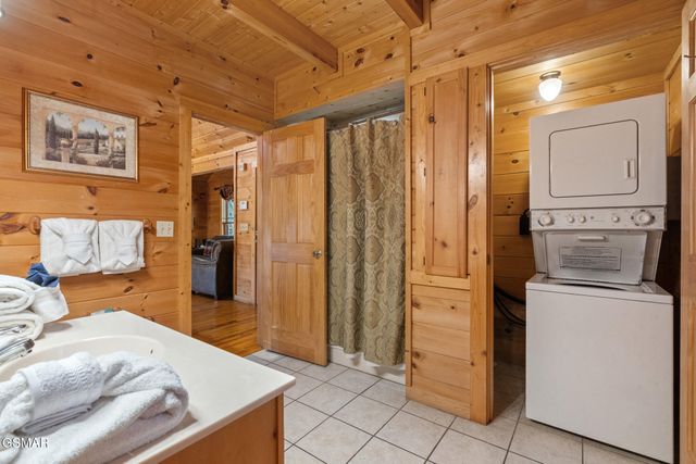 448 Silver Maple Lane, Gatlinburg, TN 37738