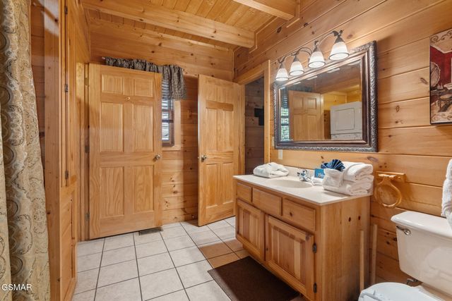 448 Silver Maple Lane, Gatlinburg, TN 37738