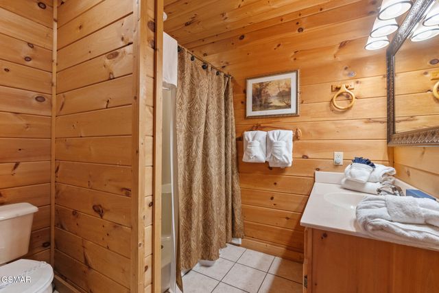 448 Silver Maple Lane, Gatlinburg, TN 37738