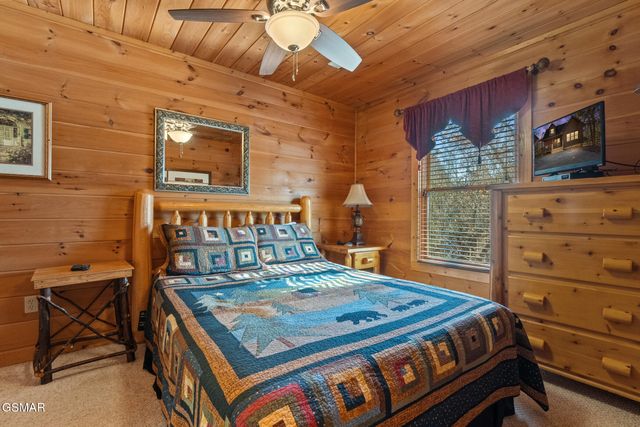 448 Silver Maple Lane, Gatlinburg, TN 37738