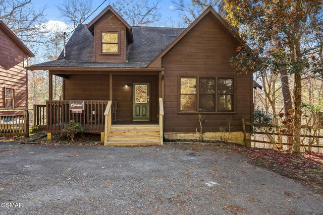 448 Silver Maple Lane, Gatlinburg, TN 37738