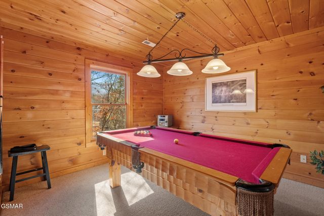 448 Silver Maple Lane, Gatlinburg, TN 37738