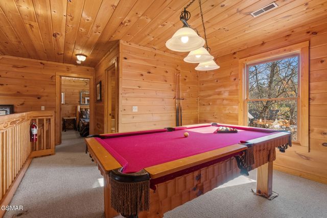 448 Silver Maple Lane, Gatlinburg, TN 37738