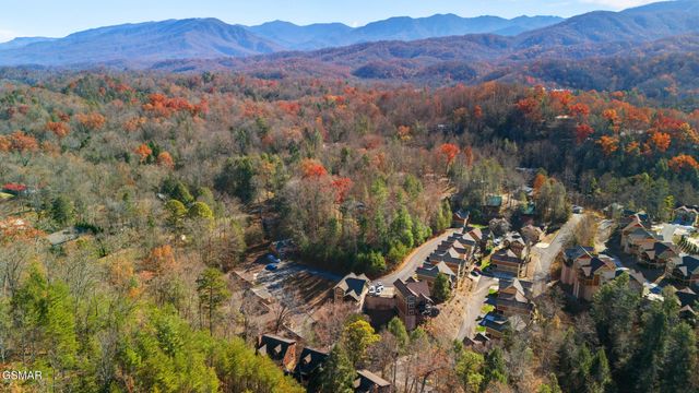448 Silver Maple Lane, Gatlinburg, TN 37738