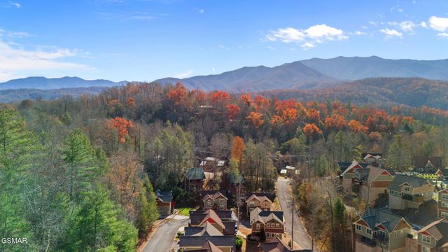 448 Silver Maple Lane, Gatlinburg, TN 37738
