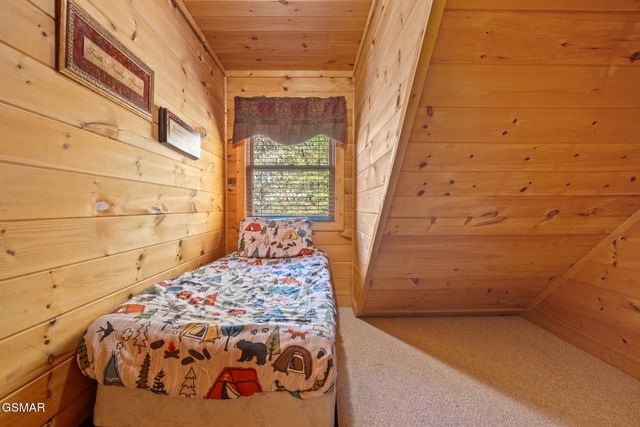 448 Silver Maple Lane, Gatlinburg, TN 37738