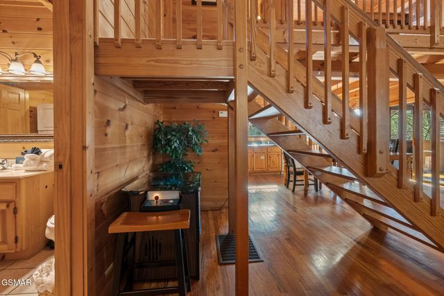 448 Silver Maple Lane, Gatlinburg, TN 37738