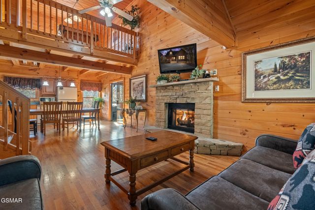 448 Silver Maple Lane, Gatlinburg, TN 37738